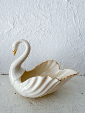 Vintage Lenox porcelain swan trinket dish accented with 24-karat gold trim
